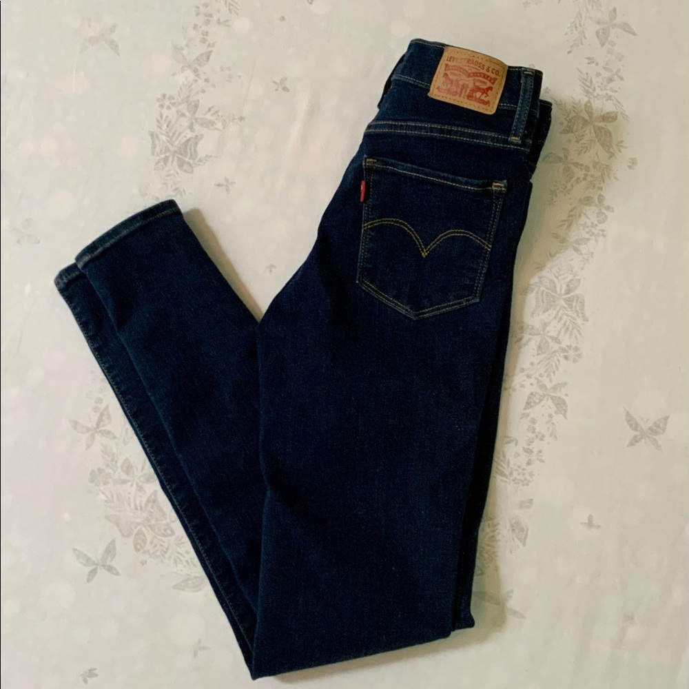Levi’s 720 High Rise Super Skinny Jeans Size 26 Like New